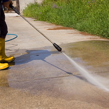 Driveway Cleaning in Tallahassee: How to Remove Oil, Rust, and Leaf Tannin Stains Safely